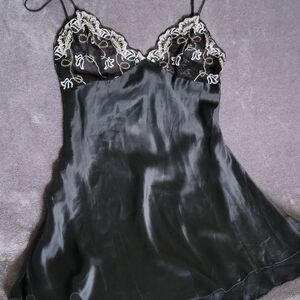 Women's Sz Medium Black 100% Silk With Lace Trim Chemise LIKE NEW Vintage Feel